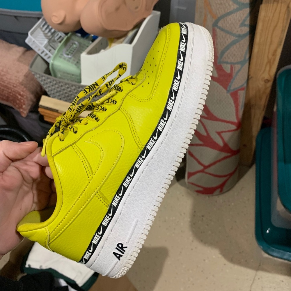 Nike Air force 1 yellow